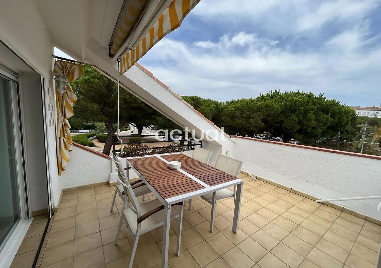 Las Palomas 1-2 Platja d'Aro 0*,  Spain